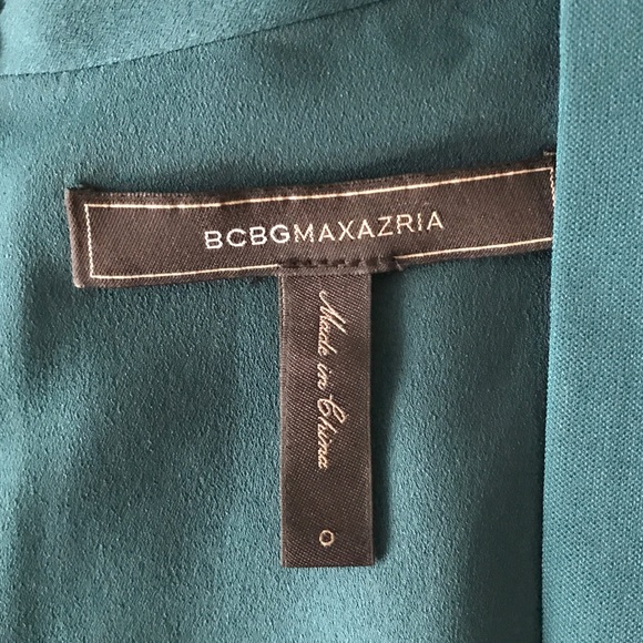 Asymmetrical neckline dress - Picture 3 of 4